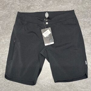 Last chance! Club Ride Apparel women’s savvy 11” inseam short black Large NWT